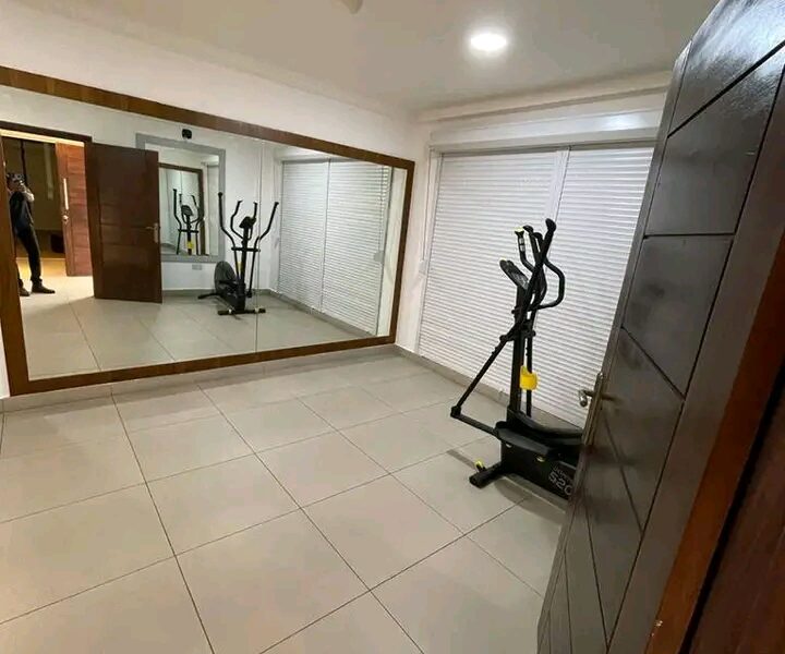 Luxurious 4bedroom townhouse @ Labone