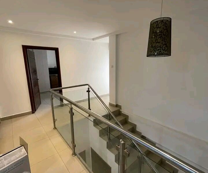 Luxurious 4bedroom townhouse @ Labone