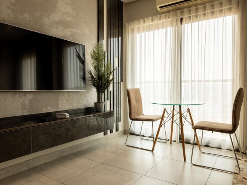 Luxury 2 bedroom service apartment