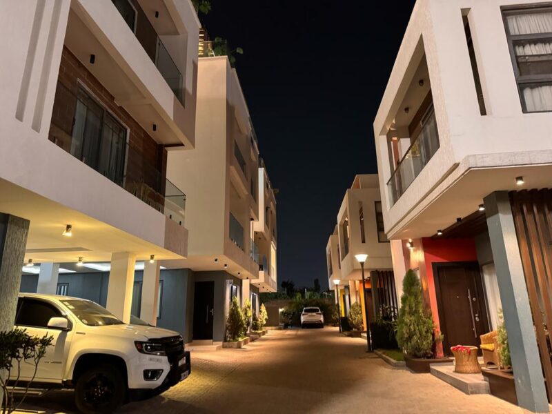 Luxury 2 bedroom service apartment