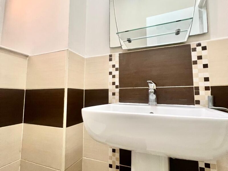 Luxury 3- bedroom service apartment