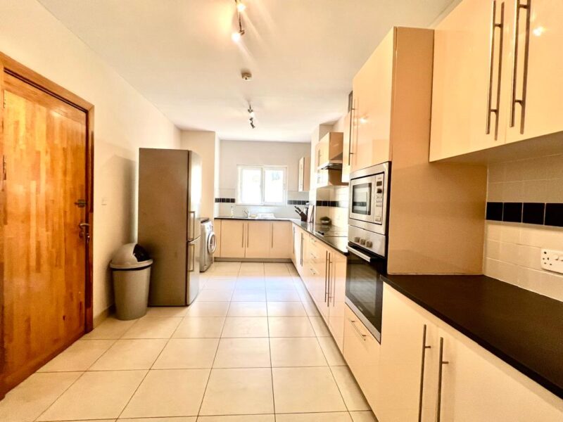 Luxury 3- bedroom service apartment