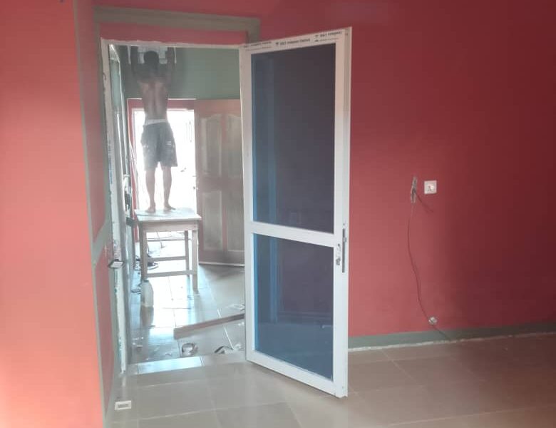 Chamber and hall self contained for rent