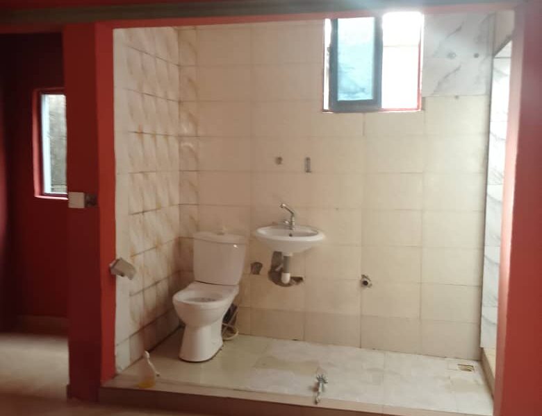 Chamber and hall self contained for rent