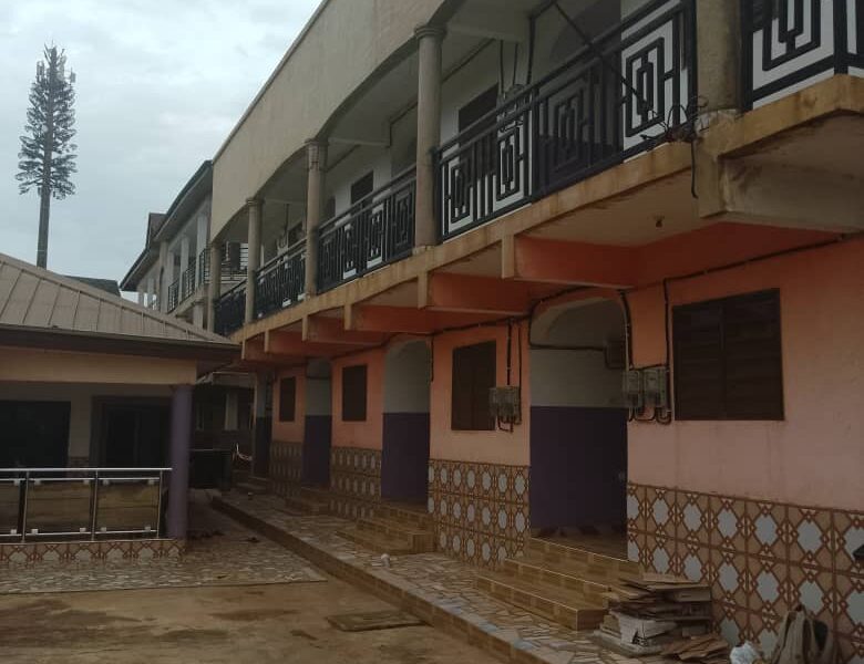 Chamber and hall self contained for rent