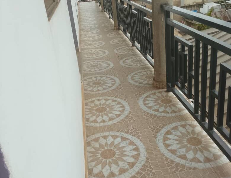 Chamber and hall self contained for rent