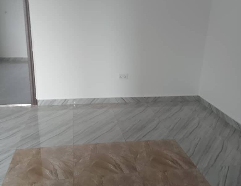 Chamber and hall self contained for rent