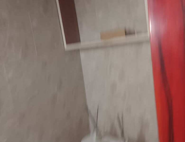 Chamber and hall self contained for rent