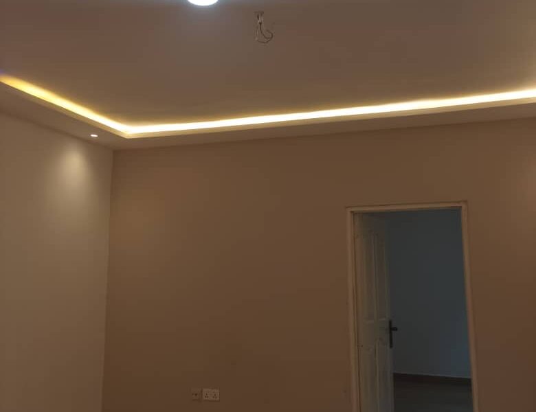 Chamber and hall self contained for rent