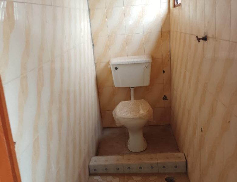 Chamber and hall self contained for rent