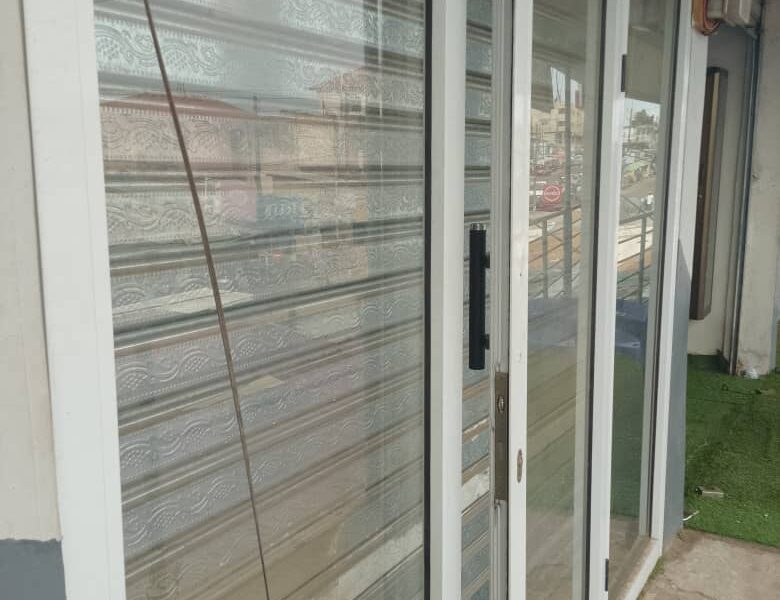 Top shop @ Madina for rent